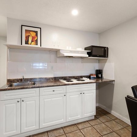 Oasis Inn Kelowna Extérieur photo